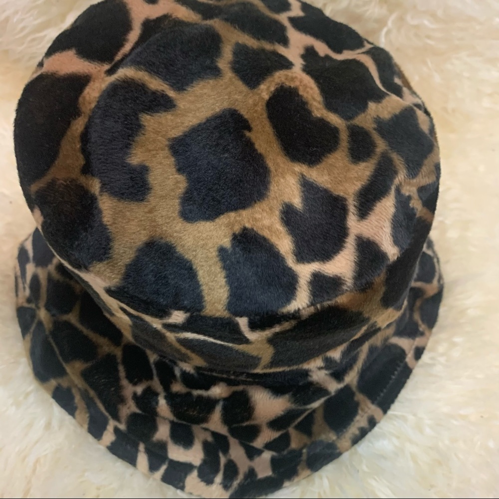 Leopard Print Faux Fur Bucket Hat - Brown/Black - Picture 2 of 4